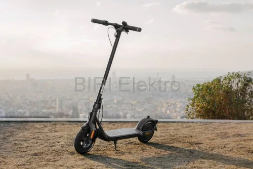 Segway-Ninebot KickScooter F2 E elektromos roller, ~40 km hatótáv, 400W, irányjelzővel